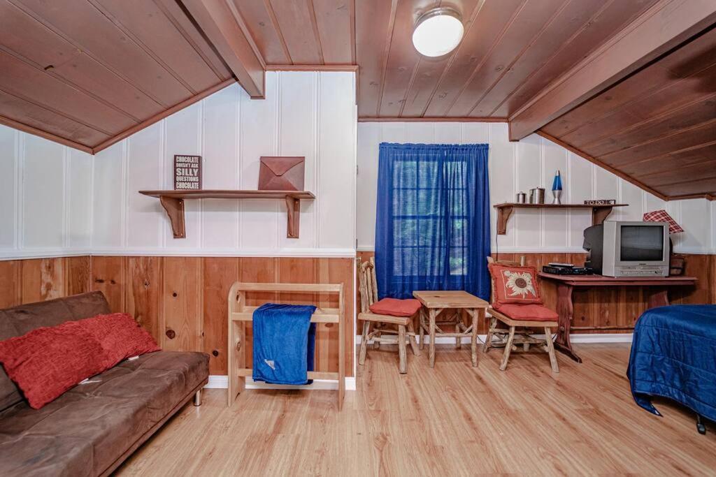 The Yellow Cottage In The Woods Skyforest Extérieur photo